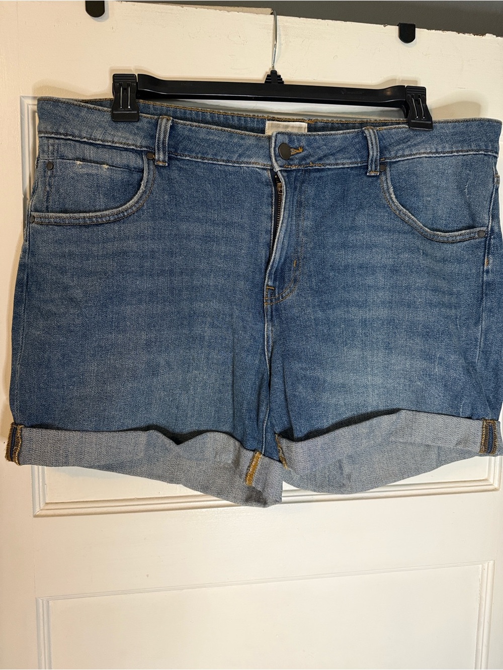 Caslon Light Blue Rolled Hem Denim Shorts